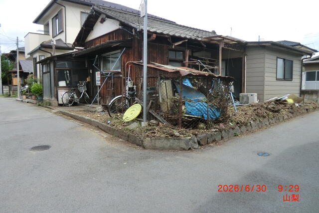 現地土地／東側から撮影。　母屋８．２６㎡２．５坪４．５帖１部屋　９．９／撮影日2026-06-30