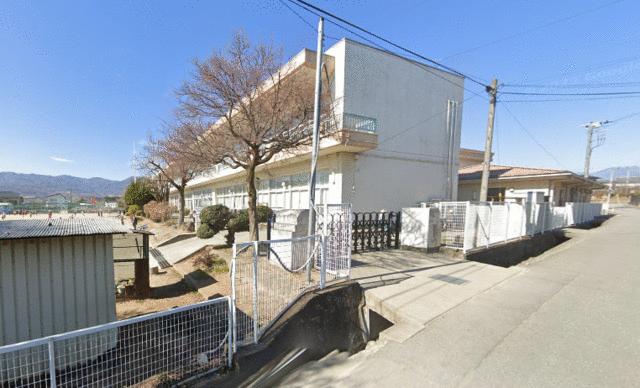 山梨市立日下部小学校 (837m)