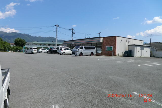 セブンイレブン山梨北中学校前店 (439m)