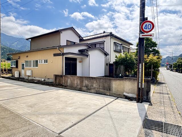 detached 山梨県南巨摩郡南部町南部 地図を見る