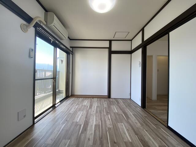 リビング以外の居室／エアコン付きの６帖洋室