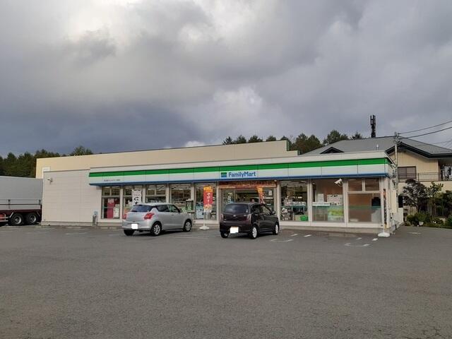 ファミリーマート河口湖フォレストモール前店 (390m)