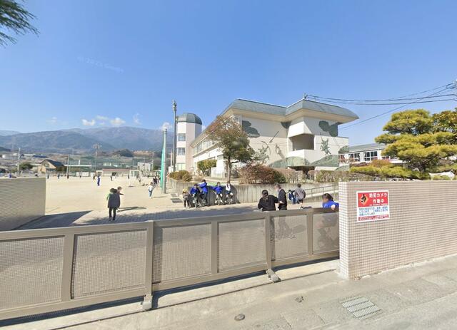 小笠原小学校 (1,060m)