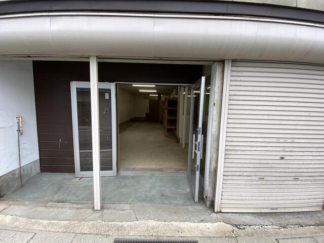 正面出入口
