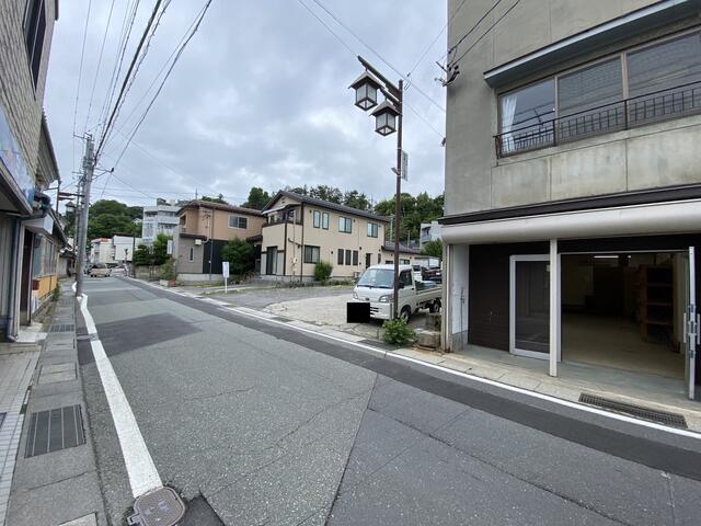 前面道路・建物入口