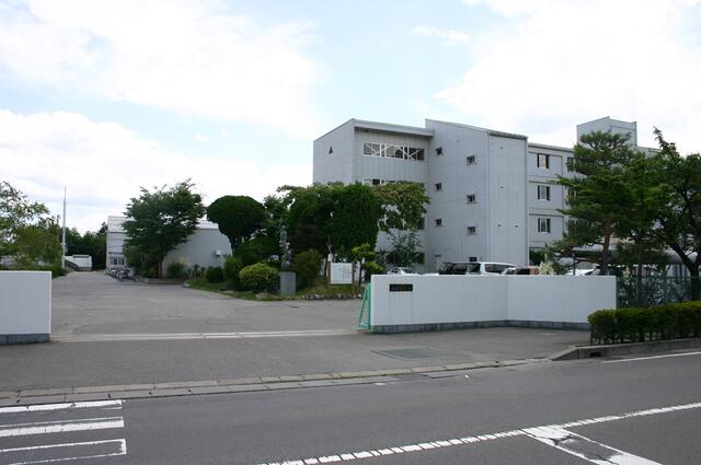 鎌田中学校 (1,600m)