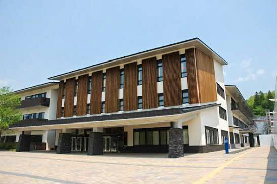 軽井沢町立軽井沢中学校 (2,250m)
