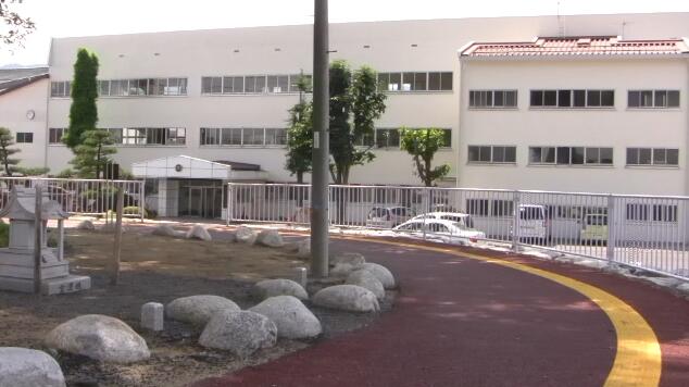 辰野町立辰野中学校 (1,600m)