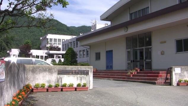 両小野中学校 (600m)
