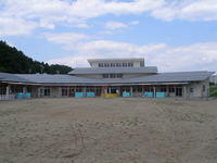 東部保育所 (950m)