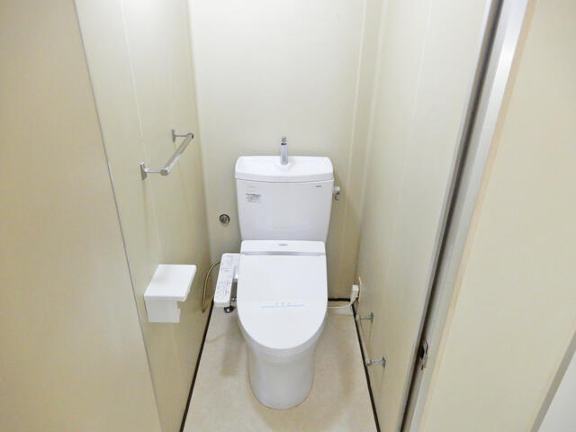 トイレ／暖房便座、ウォシュレット機能付きです。／撮影日2019-08-26