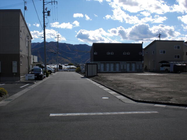 道路と土地です。
