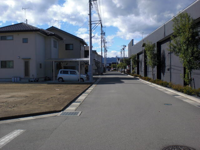 道路と土地です。
