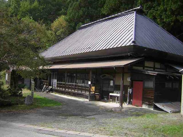 民俗資料館 (150m)