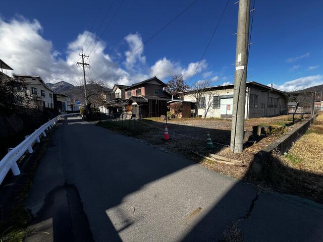 工場　南東より　南側前面道路