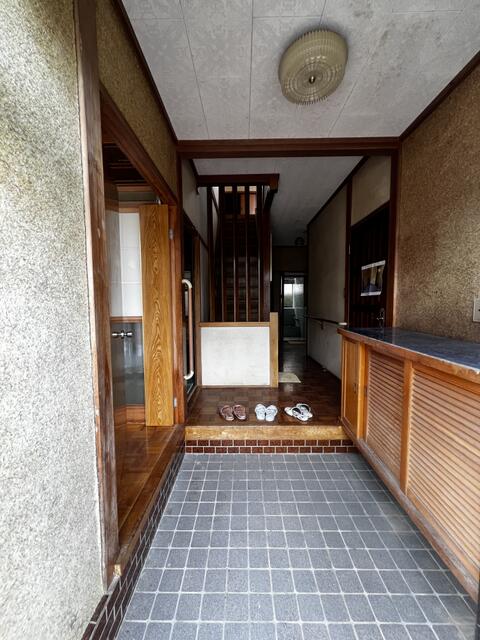 玄関、玄関ホール