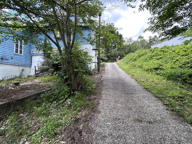 現地（外観）／道路との高低差あり