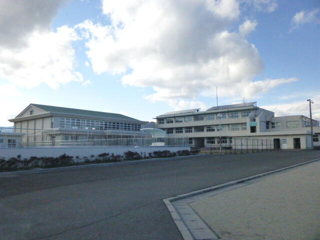 神戸町立下宮小学校 (765m)