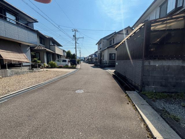 美濃市立中有知小学校 (887m)