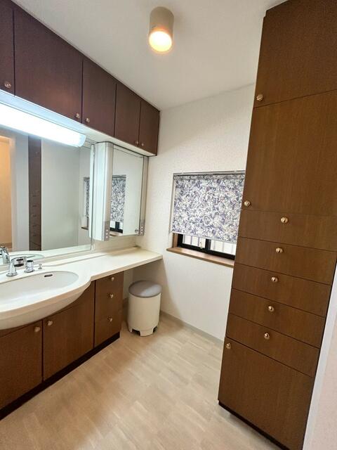 洗面台・洗面所／収納が沢山ついた広々とした洗面所