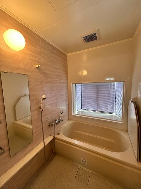 浴室／追い焚き機能やゆとりのある浴槽付き