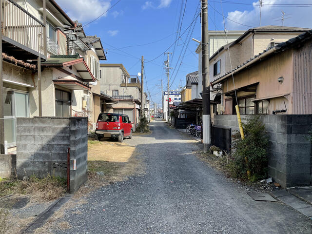 前面道路の様子。住民以外の通行なく安心です。／撮影日2025-02-01