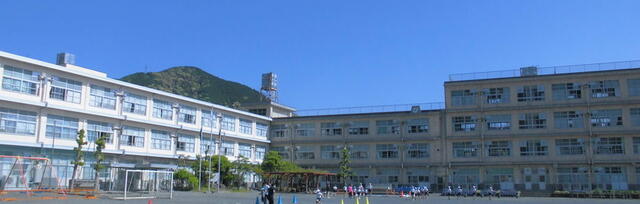 静岡市立長田西小学校 (1,361m)