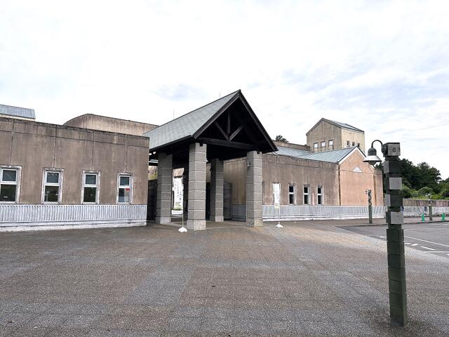 菊川文化会館アエル (350m)