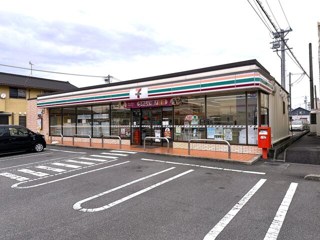セブンイレブン (850m)