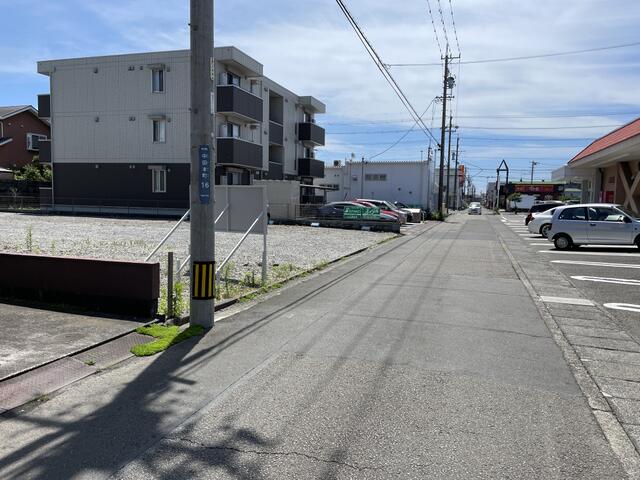 前面道路　幅員約５．４ｍ