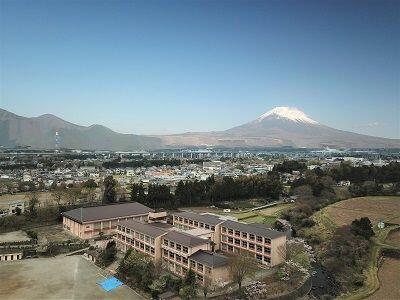 御殿場市立富士岡中学校 (1,370m)