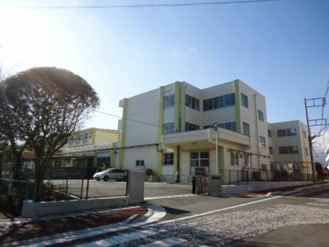 御殿場市立御殿場小学校 (1,430m)
