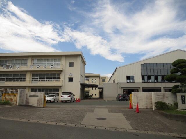 湖西市立鷲津小学校 (942m)