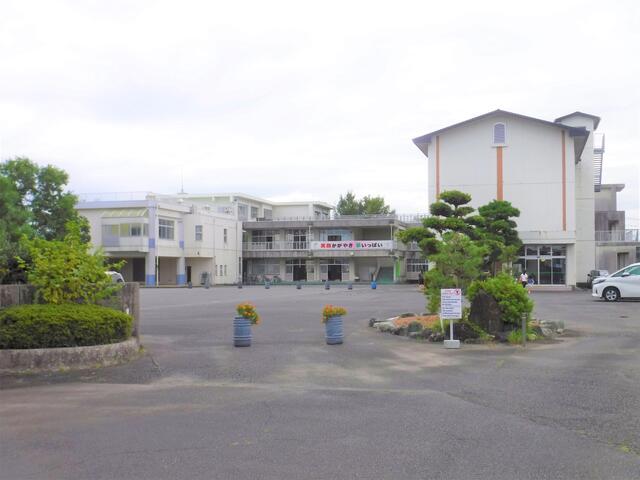 菊川市立小笠北小学校 (546m)