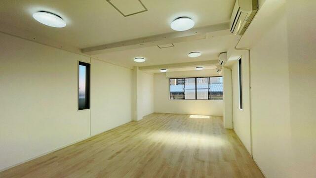 ４階部分　部屋を区分けして利用できるよう、エアコン３台完備し