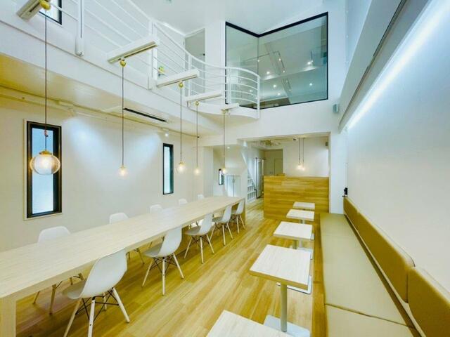 １階部分　２階部分ガラス張りのためフロア全体の奥行が広がりま