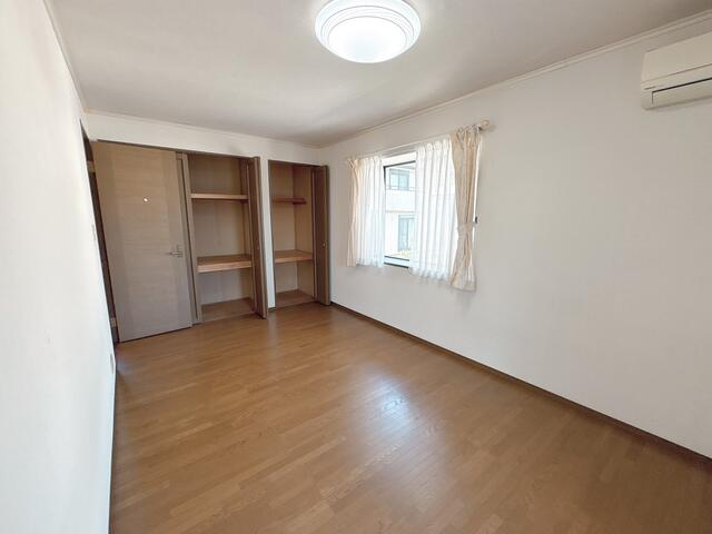 リビング以外の居室／採光良好で明るいお部屋です！