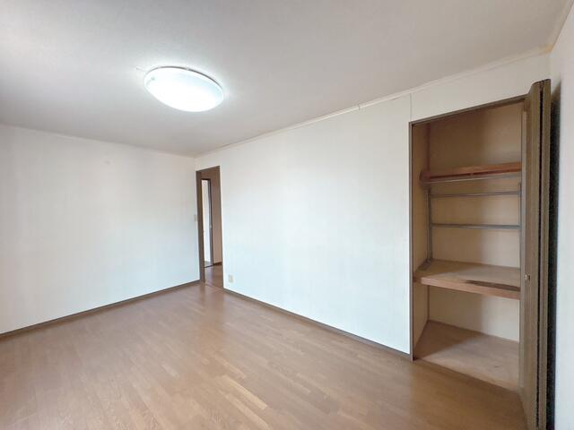 リビング以外の居室／寝室や子ども部屋として使いやすい洋室です♪