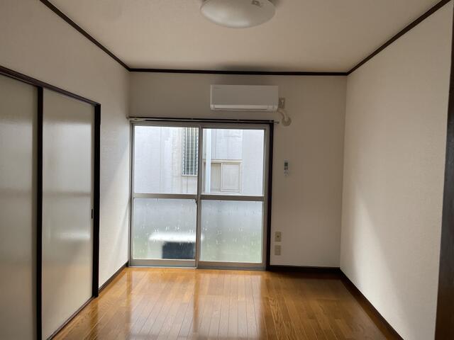 リビング以外の居室／南東洋室６帖、エアコン