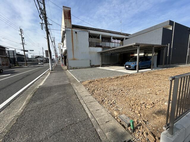 現地土地／南に遮るものがなく日当たり良好です
