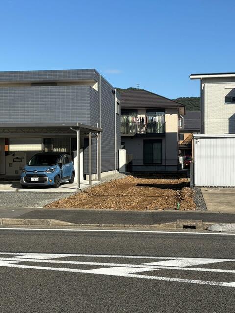 現地土地／歩道付きで乗入口もあります