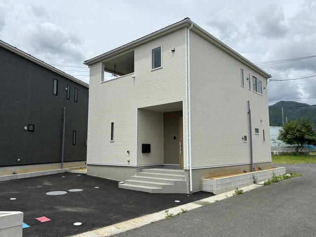 detached 三重県三重郡菰野町大字千草 地図を見る