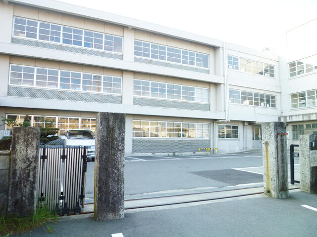 松阪市立第四小学校 (1,359m)