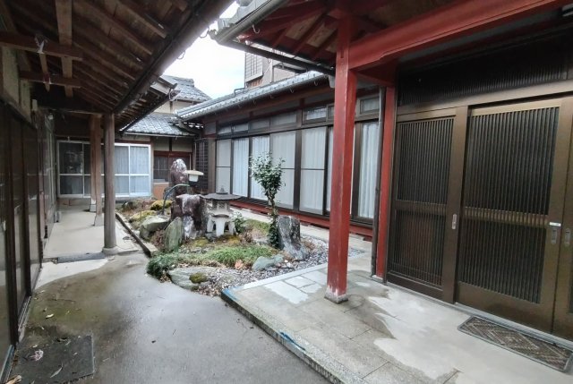 detached 滋賀県近江八幡市安土町東老蘇 地図を見る