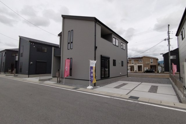 detached 滋賀県愛知郡愛荘町石橋 地図を見る