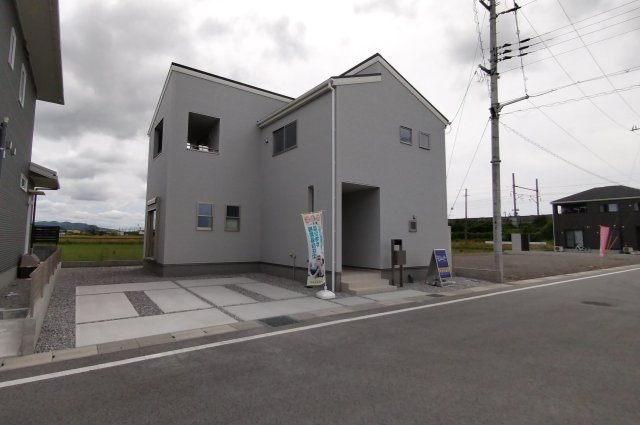 detached 滋賀県愛知郡愛荘町石橋 地図を見る