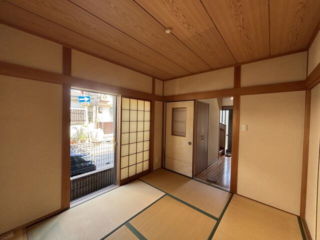リビング以外の居室／１階和室５．３帖　風通しのよいお部屋です。／撮影日2026-05-10