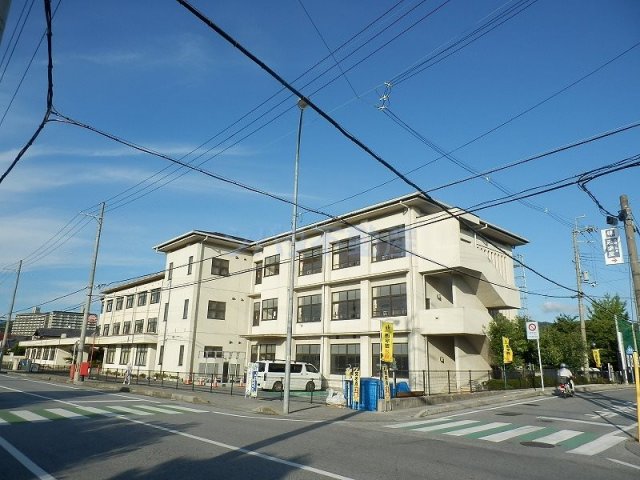 彦根市立佐和山小学校 (634m)