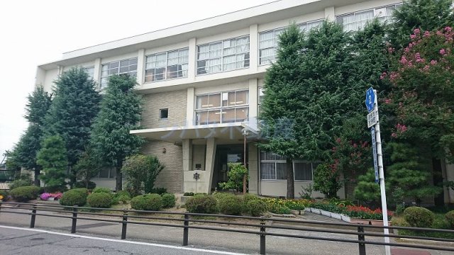 彦根市立城西小学校 (184m)