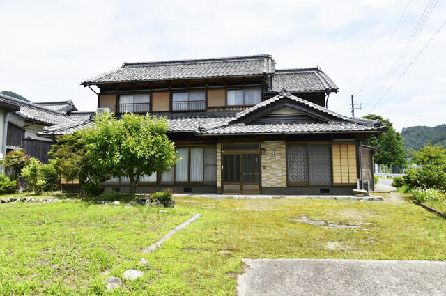 現地（外観）／土地２８５坪広々としています。